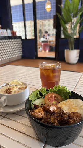 Jl. Cemp. No.86A Lantai 2, Poncol, Pekalongan Timur, Pekalongan City, Central Java 51122