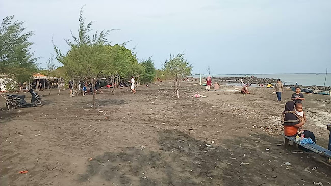 Warung Pinggir Pantai "TAZKIA"