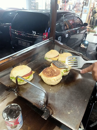 ROTI BAKAR DAN BURGER SIMPANG YARSI