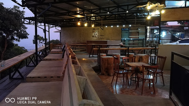 Jl. Bukit Raya Atas Selatan No.213, Ciumbuleuit, Kec. Cidadap, Kota Bandung, Jawa Barat 40142