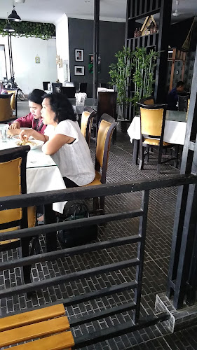 RUMAH MAKAN "PADANG LAWAS" - Gastronomi dan perhotelan