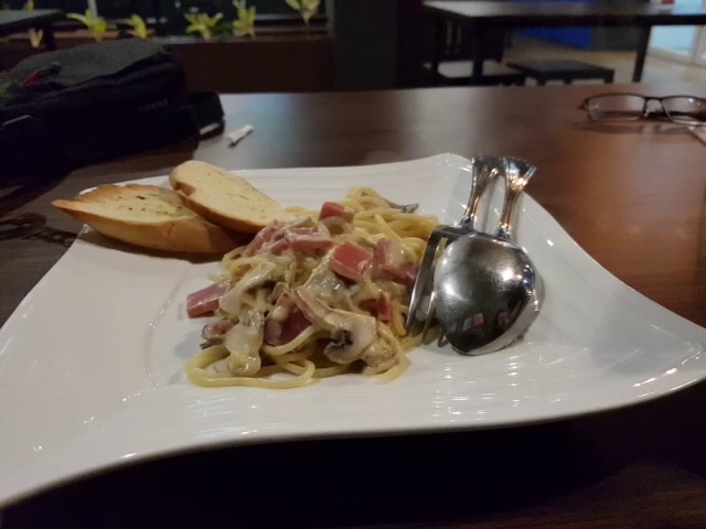 Loteng Cafe Modernland - Gastronomi dan perhotelan