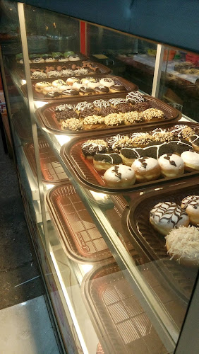 Opinii despre Local Donut Lapak Ceria în Kota Kendari - Gastronomi dan perhotelan