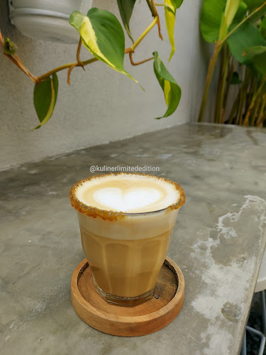 Opinii despre Tjimanoek Koffie & Meals (Koffie, Meals, Billiard & Breakfast) în Kota Bandung - Gastronomi dan perhotelan