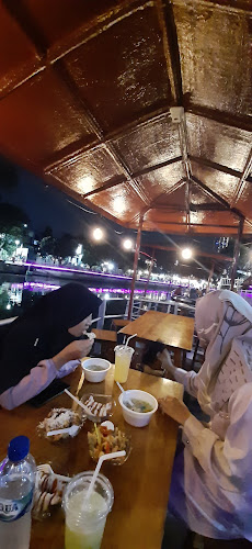 Sentra Wisata Kuliner Taman Prestasi - Gastronomi dan perhotelan