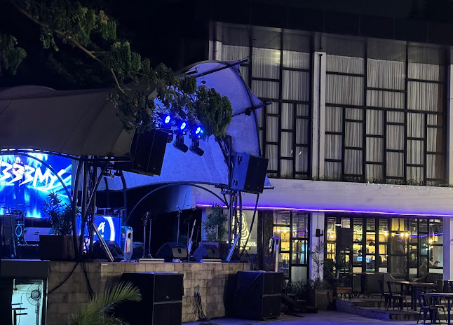 Comentarii opinii despre Beer and Barrel Kitchen n' Lounge