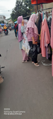 Pasar tumpah DEMAK(depan Makam)