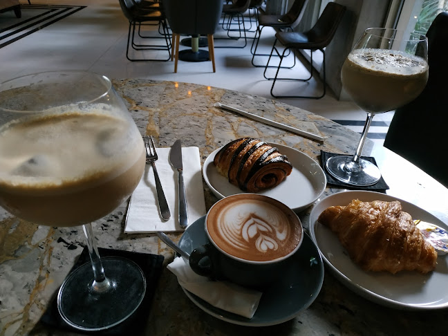 OURA - Cafe & Restaurant