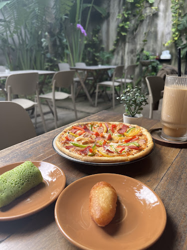 3JX5+6W2, Jl. Sawunggaling No.5, Tamansari, Kec. Bandung Wetan, Kota Bandung, Jawa Barat 40116