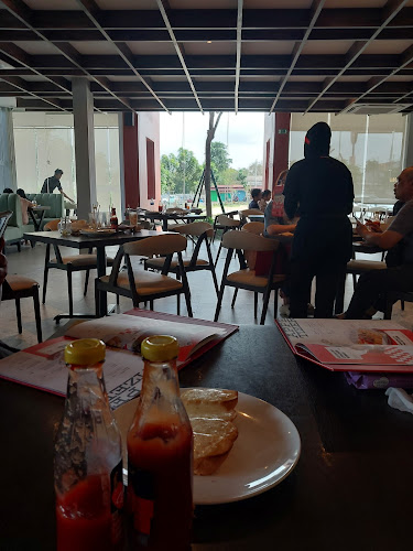 Opinii despre Pizza Hut Ristorante în Kota Tangerang Selatan - Gastronomi dan perhotelan