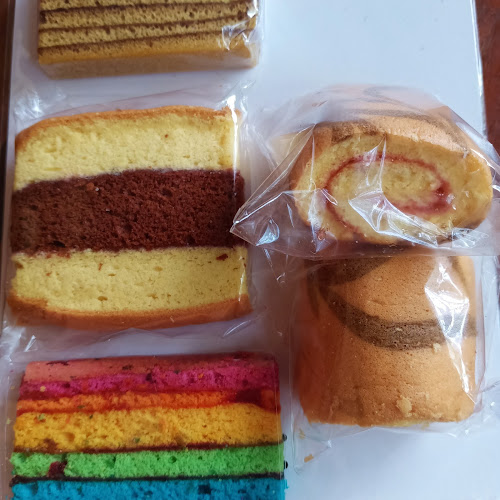 Opinii despre TOKO KUE MARYAM Donat în Kota Denpasar - Gastronomi dan perhotelan