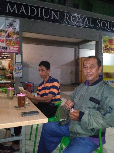 Comentarii opinii despre Warmoes Waroeng Moeslem