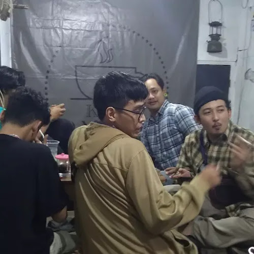 Opinii despre Warung kopi songolas în Surabaya - Gastronomi dan perhotelan