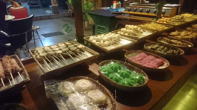 CRCF+7XM, Baluwarti, Kec. Ps. Kliwon, Kota Surakarta, Jawa Tengah 57144