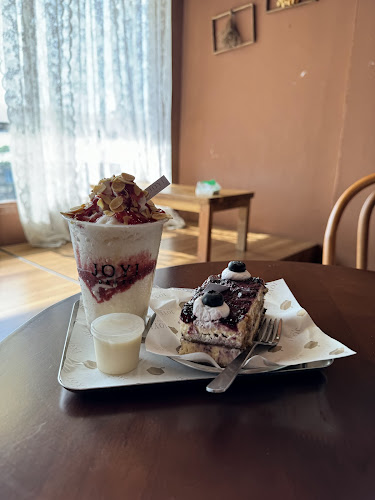 Joyi Bakes Cafe - Tiramisu Bingsoo Tea Dessert - Gastronomi dan perhotelan