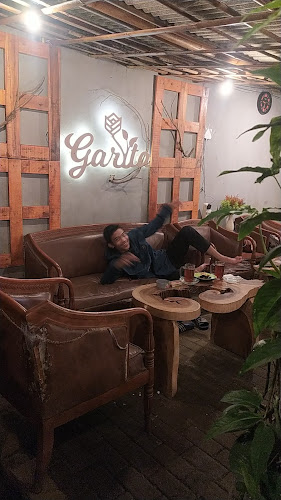 Jl. Tapaksiring No.A45, Samaan, Kec. Klojen, Kota Malang, Jawa Timur 65112