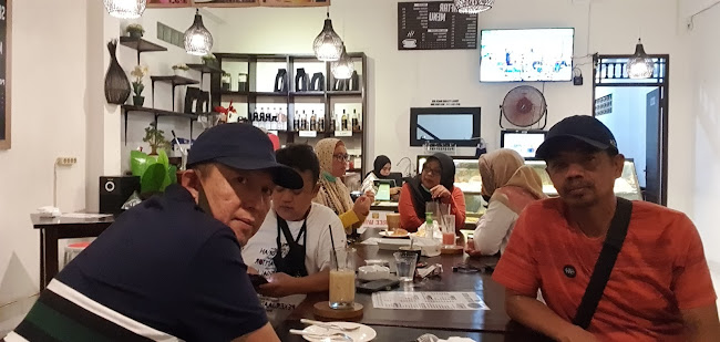 Opinii despre Nina Coffe & Bakery în Kota Denpasar - Gastronomi dan perhotelan