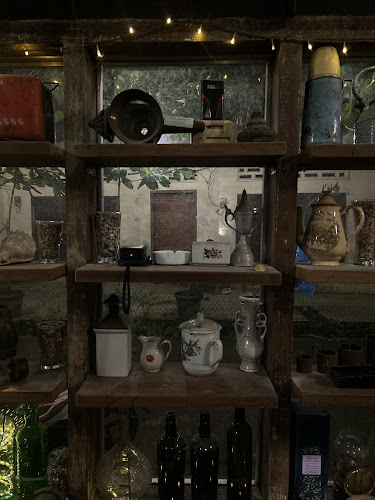 Kafe Kaleng - Gastronomi dan perhotelan