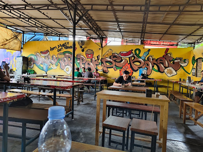 Tongkrongan Pakde Bakat