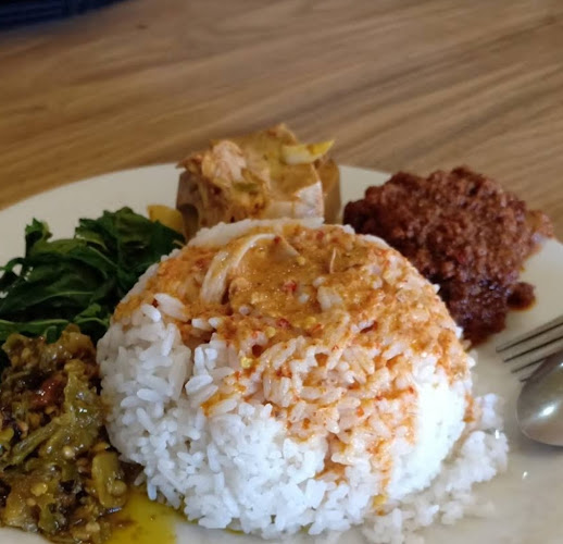 Opinii despre Rumah Makan Padang Nusantara în Kota Kendari - Gastronomi dan perhotelan