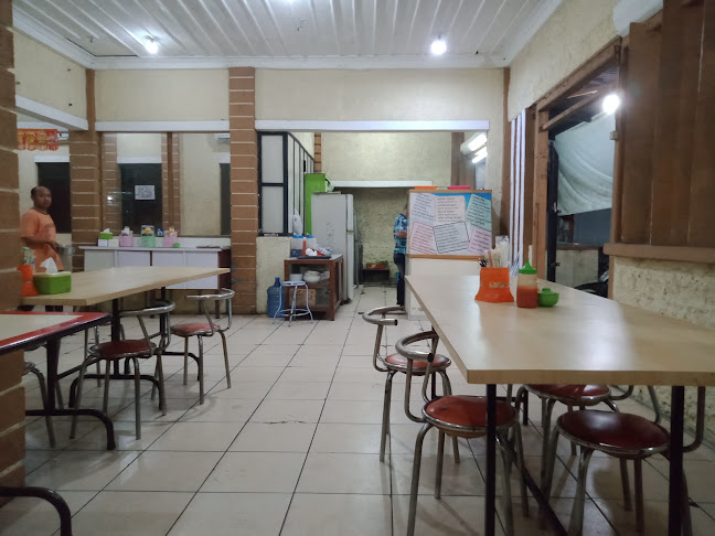 Opinii despre Kafe Biru în Kota Surakarta - Gastronomi dan perhotelan