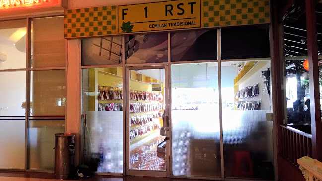 F1RST Camilan Traditional Rest Area Pinang