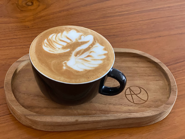 Opinii despre Ratih Coffee & Eatery în Kota Mataram - Gastronomi dan perhotelan