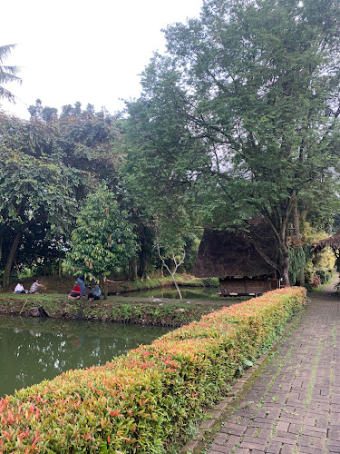 Comentarii opinii despre Pemancingan & Rumah Makan Tirtonadi