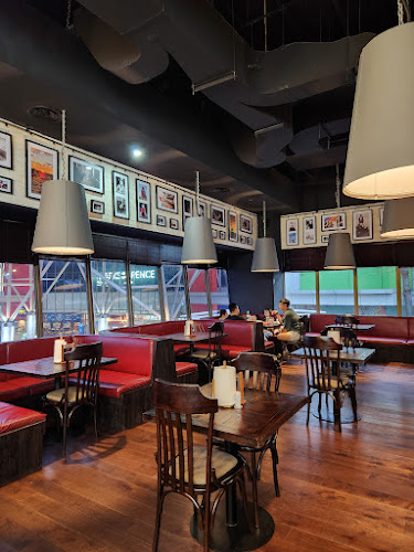 HotLicks Texas BBQ & Bar - Gastronomi dan perhotelan