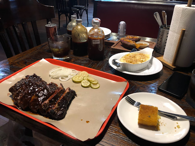 HotLicks Texas BBQ & Bar - Gastronomi dan perhotelan