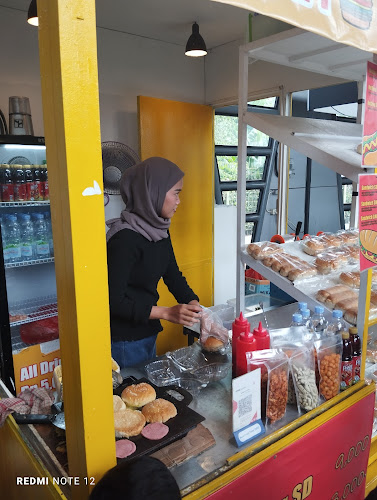 Burger SD Stasiun PondokCina - Kota Depok