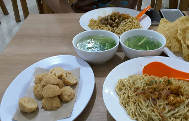 Mie Ayam Aloi - Gastronomi dan perhotelan