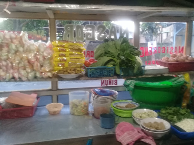 Opinii despre Nasi goreng mas kemed în Kota Tangerang Selatan - Gastronomi dan perhotelan