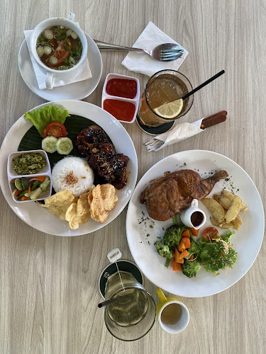 Opinii despre Emerald Tree Resto & Coffee Bar în Kota Tangerang Selatan - Gastronomi dan perhotelan
