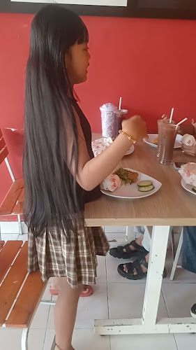 Opinii despre JFC (JAYA FRIED CHICKEN) în Kota Denpasar - Gastronomi dan perhotelan