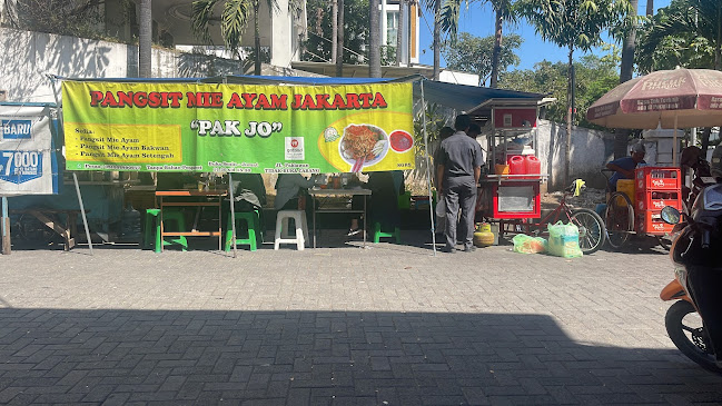 Pasar Pagi Tugu Pahlawan