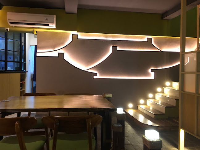 Tanoshi Izakaya Restaurant - Gastronomi dan perhotelan