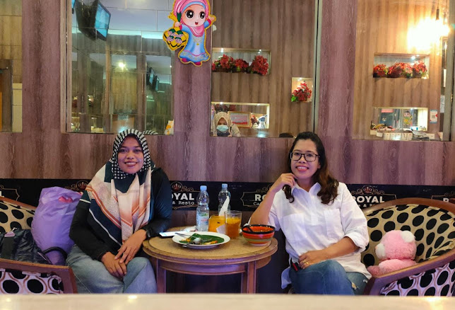 Royal Cafe and Resto - Gastronomi dan perhotelan