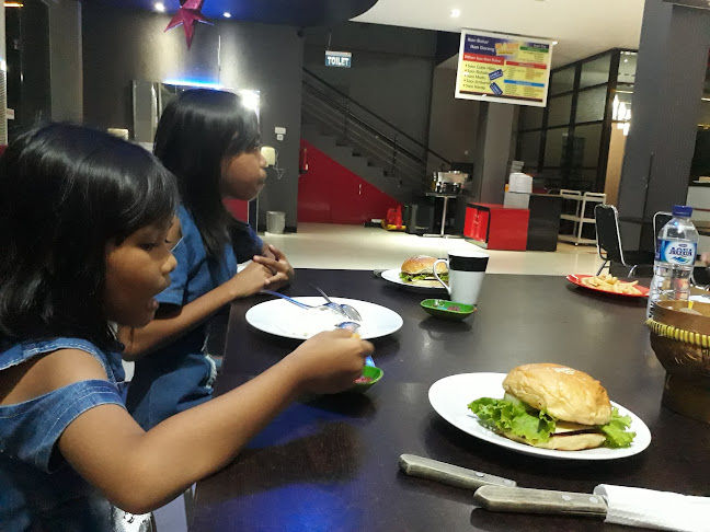 Opinii despre X2 Family Karaoke and Resto în Kota Kupang - Gastronomi dan perhotelan