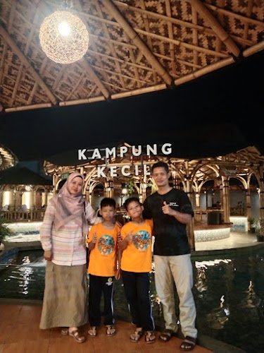 Opinii despre Kampung Kecil Cirebon în Kota Cirebon - Gastronomi dan perhotelan