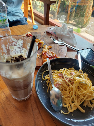 Opinii despre Dadi's Coffee Garden în Kota Depok - Gastronomi dan perhotelan