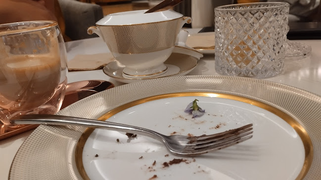 Sheraton Surabaya Hotel & Towers, Jl. Embong Malang No.25-31, Kedungdoro, Kec. Tegalsari, Surabaya, Jawa Timur 60261