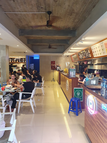 parkir Level 21 Mall, Blues Cafe, Jl. Diponegoro Dekat pintu belakang No.150, Kota Denpasar, Bali