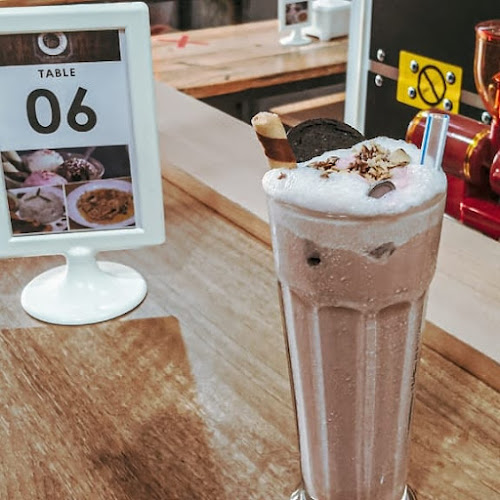 Opinii despre Ruang tamu cafe & resto în Kota Tangerang Selatan - Gastronomi dan perhotelan