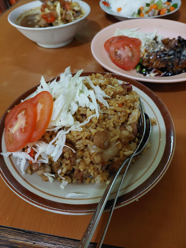 Opinii despre Warung Sate Solo Pak Udin în Kota Tangerang Selatan - Gastronomi dan perhotelan