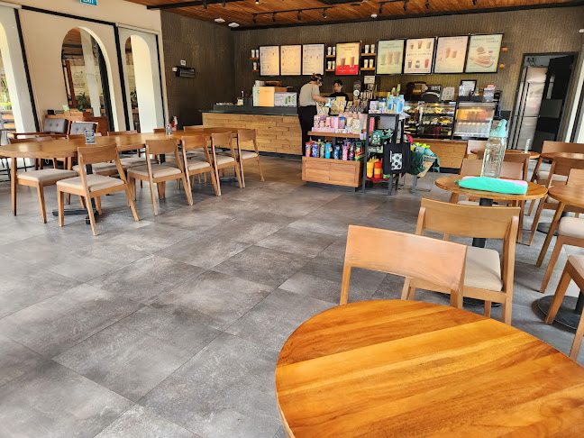 Jl. Ciumbuleuit No.108, Hegarmanah, Kec. Cidadap, Kota Bandung, Jawa Barat 40141