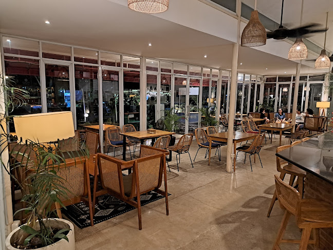 Emerald Tree Resto & Coffee Bar - Gastronomi dan perhotelan