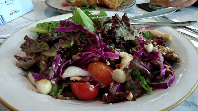 OURA - Cafe & Restaurant