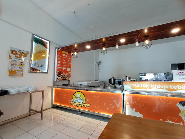 V5VJ+M65, Jl. Kalimantan, Sananwetan, Kec. Sananwetan, Kota Blitar, Jawa Timur 66137