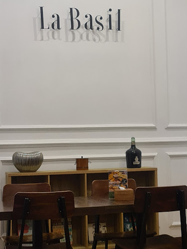 Jl. Mangga No.37, Cihapit, Kec. Bandung Wetan, Kota Bandung, Jawa Barat 40121